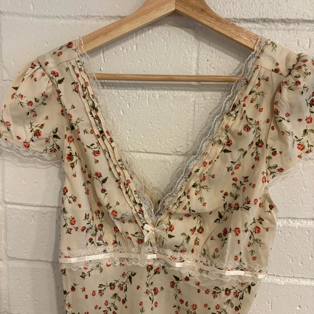 NWOT urban outfitters kimchi blue midi dress with roses and lace - Picture 3 of 5